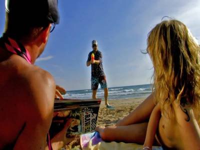 Geiles Couple macht Beachsex mit einem fremden Mann