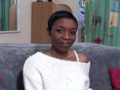 Interracial Bumscasting mit einer behaarten Ebony aus Frankreich