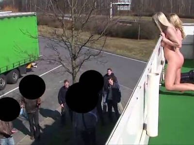 Lesbenshow auf dem Doppeldecker Bus