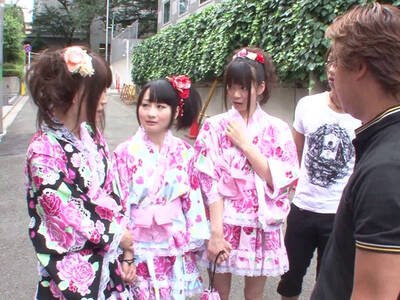 XXX Orgie mit drei willigen und bildhübschen Japanerinnen